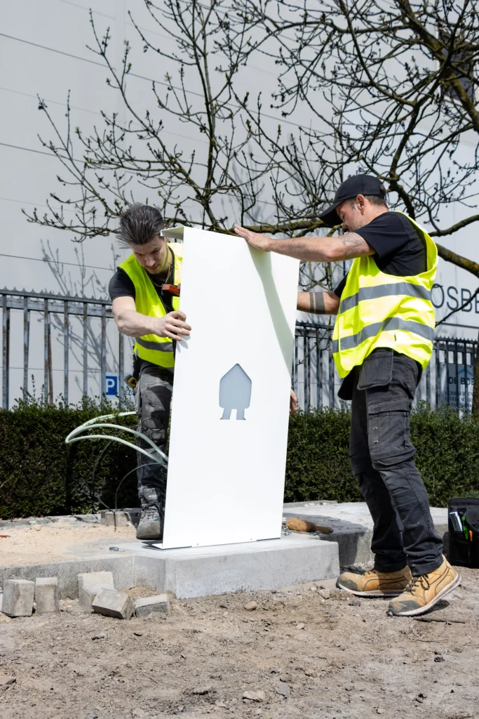 Laadpaal installatie buitenshuis