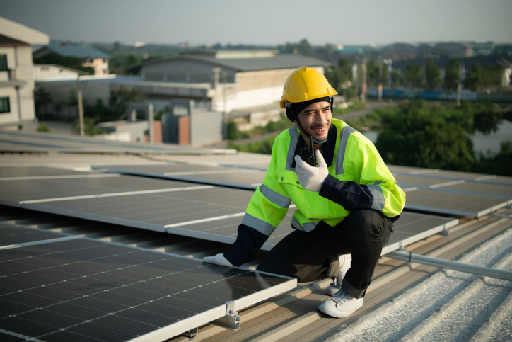Solar installateur aan het werk