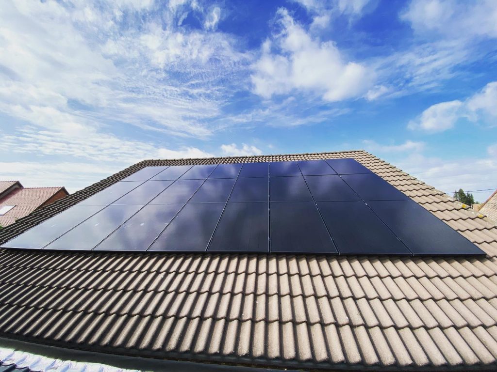 GreenPowr klant met zonnepanelen installatie