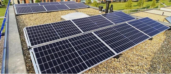 Zonnepanelen op plat dak met ballastsysteem zonder dakpenetratie in Limburg